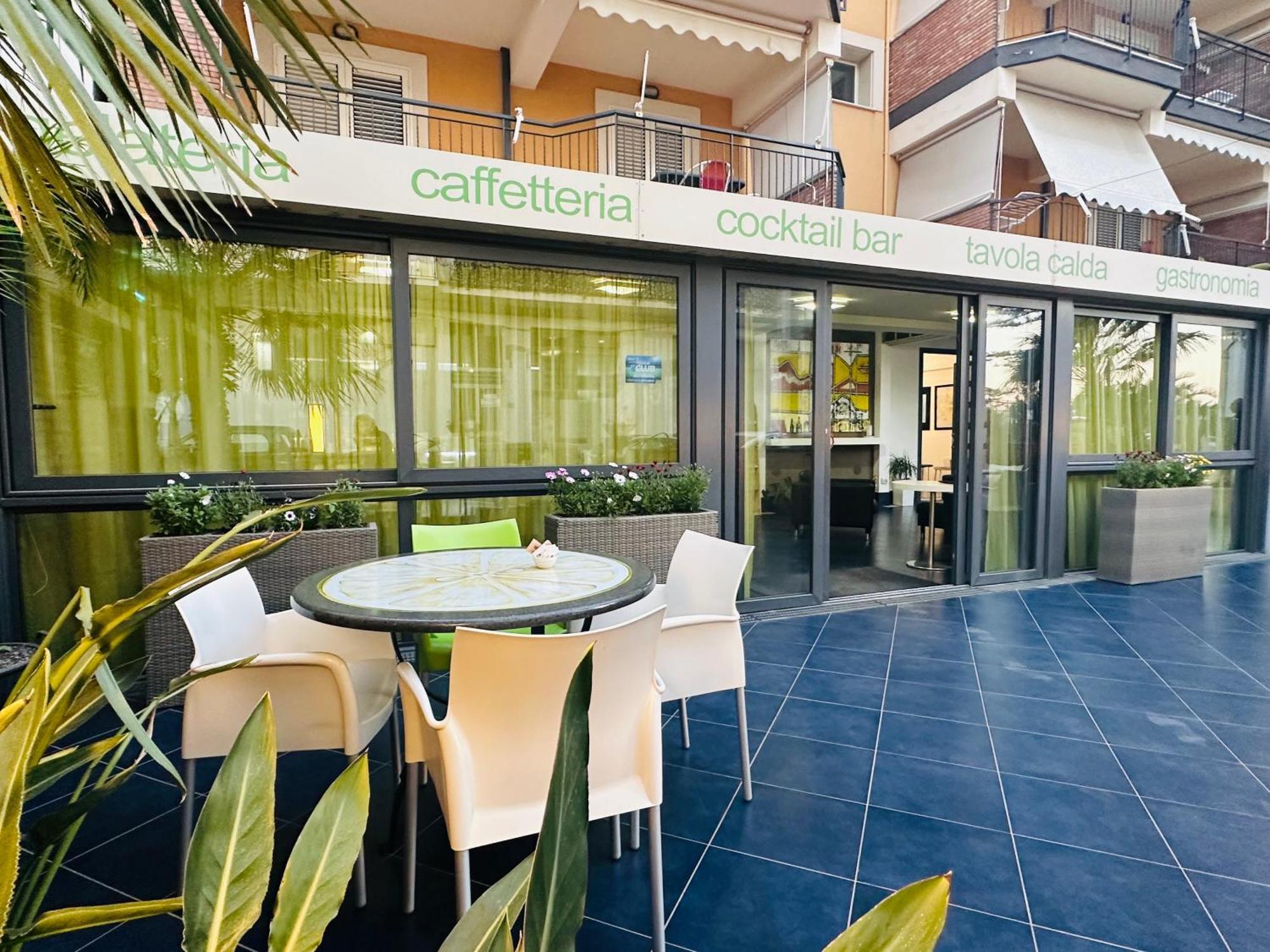 Riviera Ionica Aparthotel Santa Teresa Di Riva Exterior foto